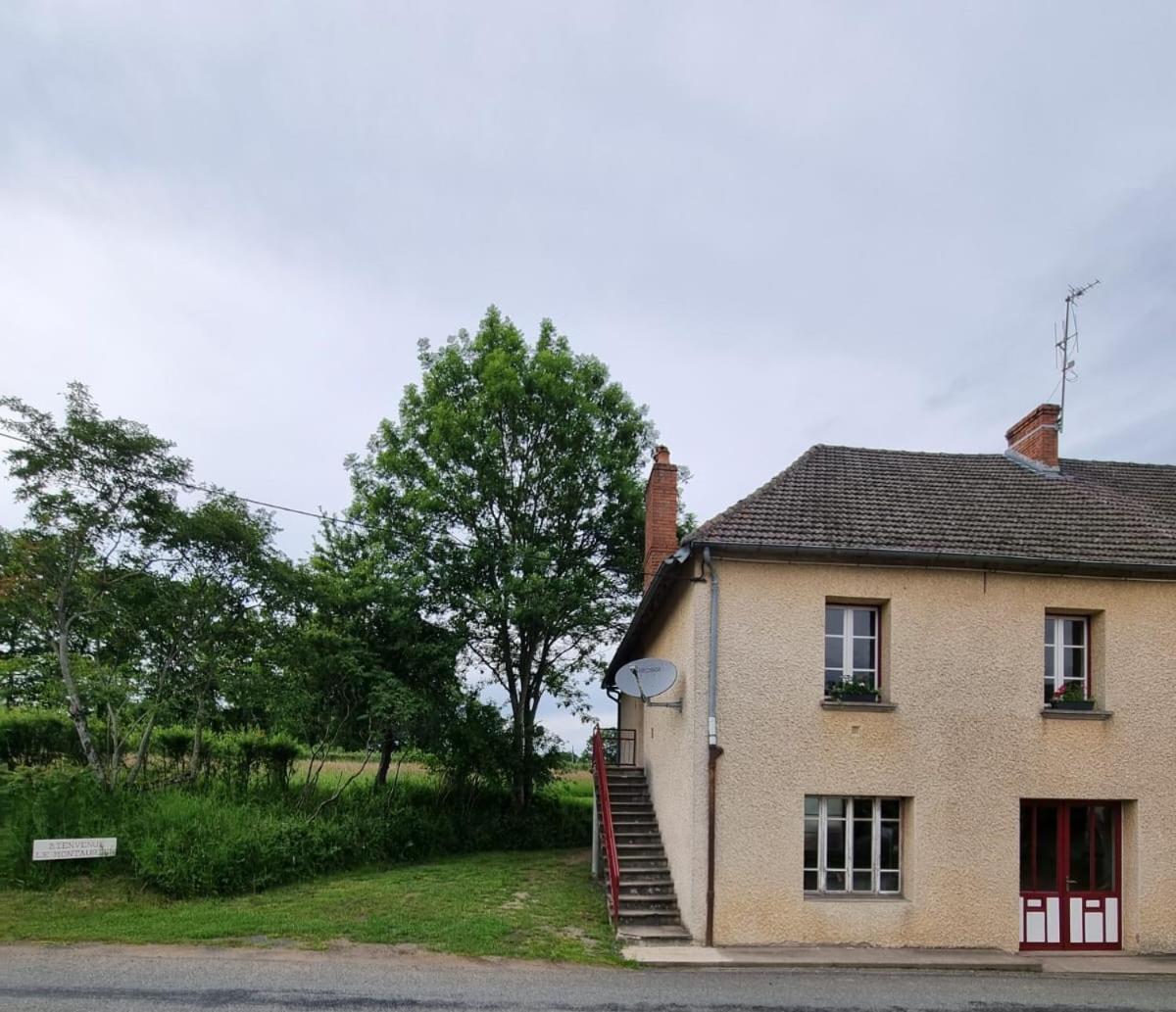 Ferienwohnung Le Montaurier Combrailles Exterior foto